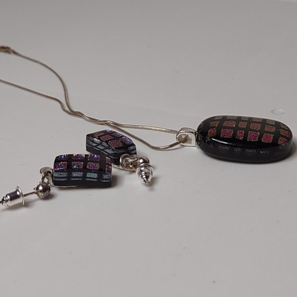 Very Awesome Colorful Plastic Necklace And Earring Set - Picture 12 of 12